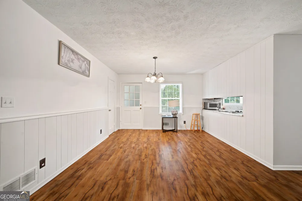 556 Auburn RD Auburn, GA 30011