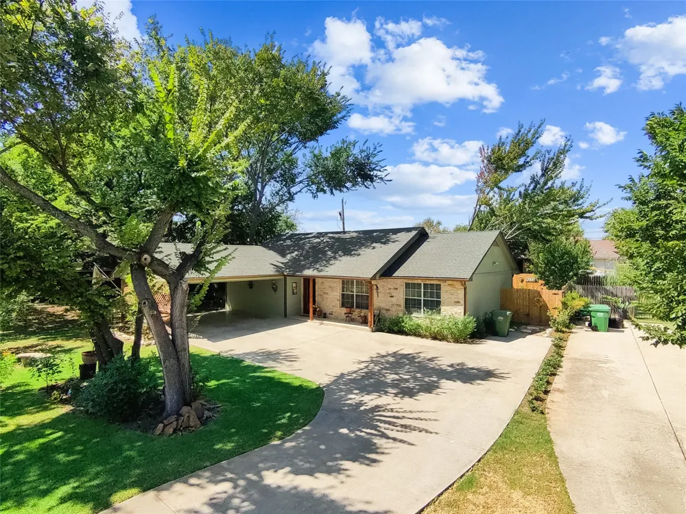 617 Avenue D Springtown, TX 76082
