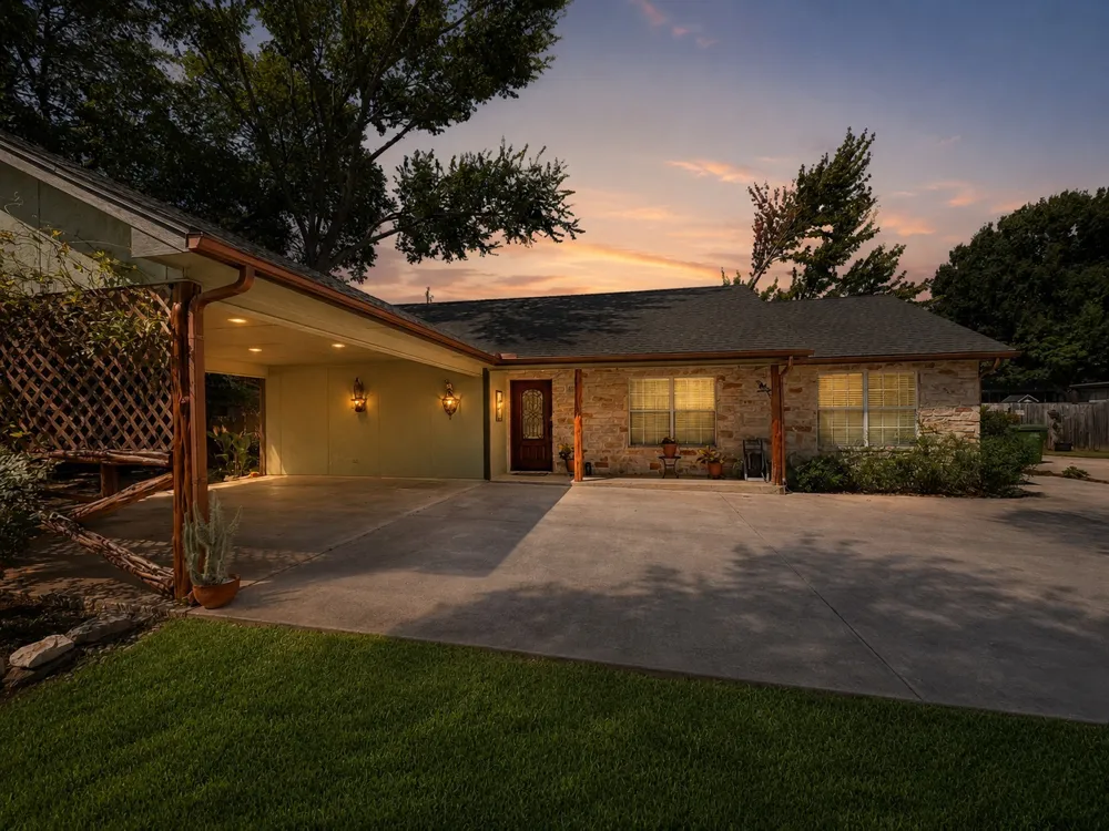 617 Avenue D Springtown, TX 76082