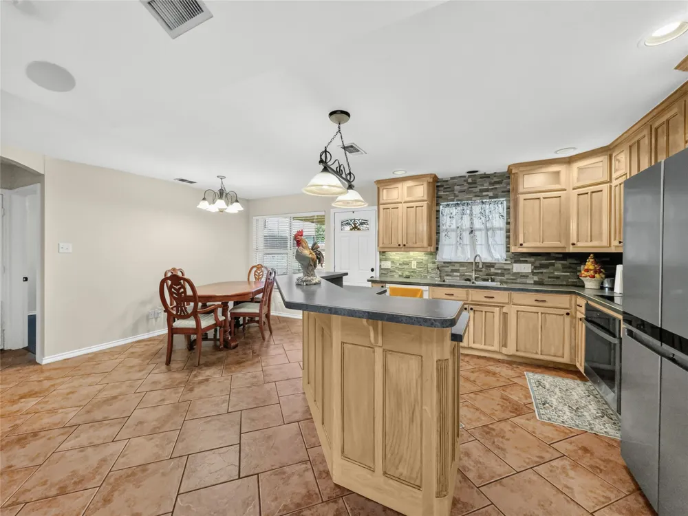 617 Avenue D Springtown, TX 76082