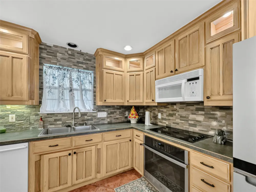 617 Avenue D Springtown, TX 76082