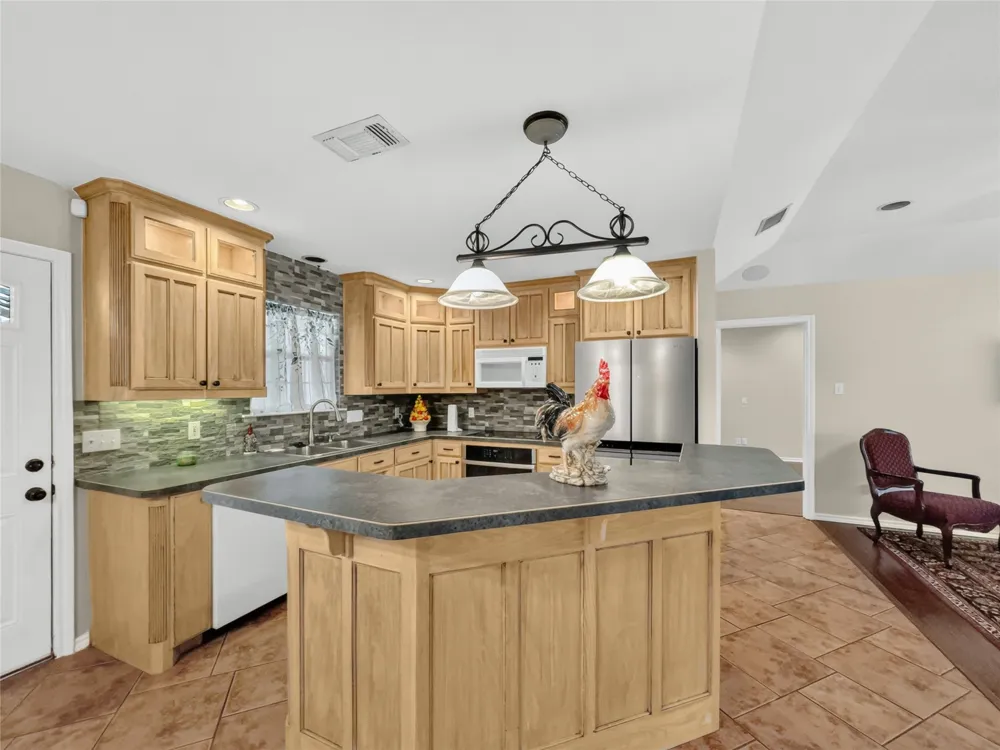 617 Avenue D Springtown, TX 76082