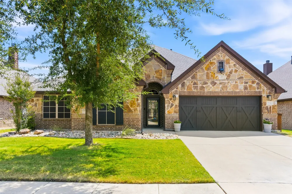 2749 Buffalo Run Burleson, TX 76028