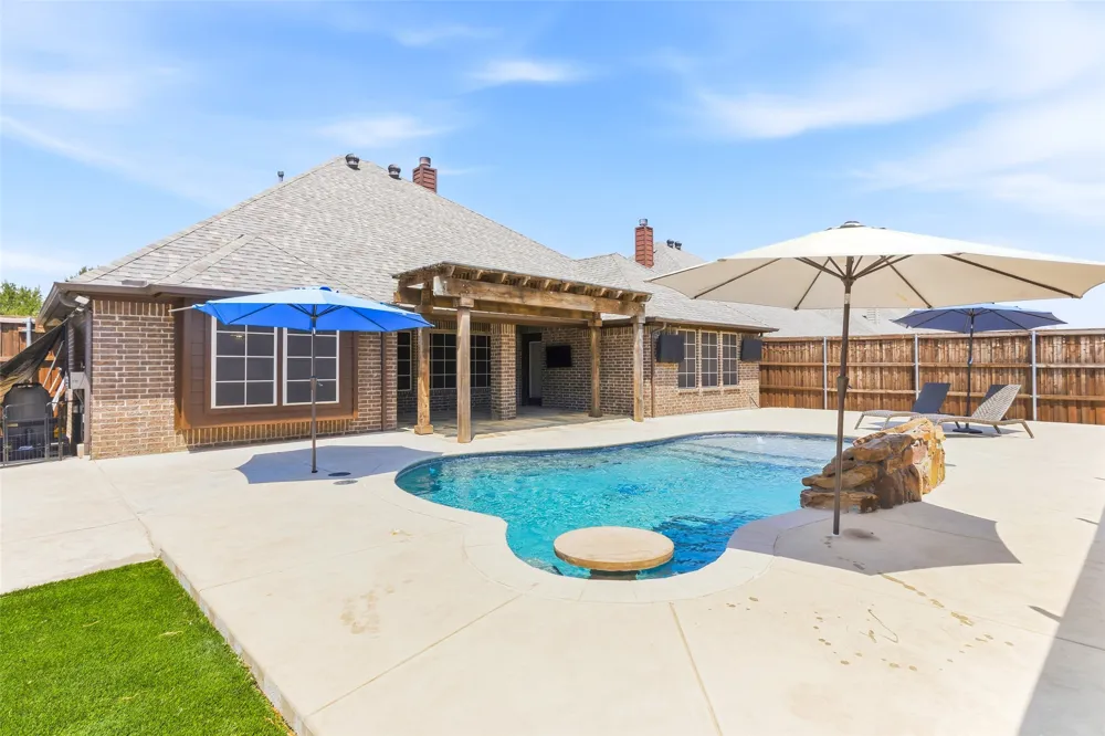 2749 Buffalo Run Burleson, TX 76028