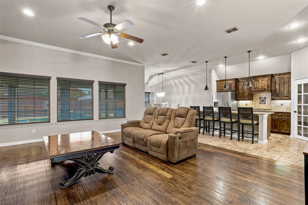 2749 Buffalo Run Burleson, TX 76028
