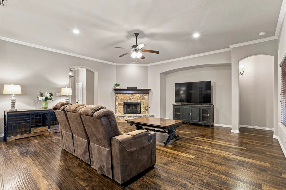 2749 Buffalo Run Burleson, TX 76028