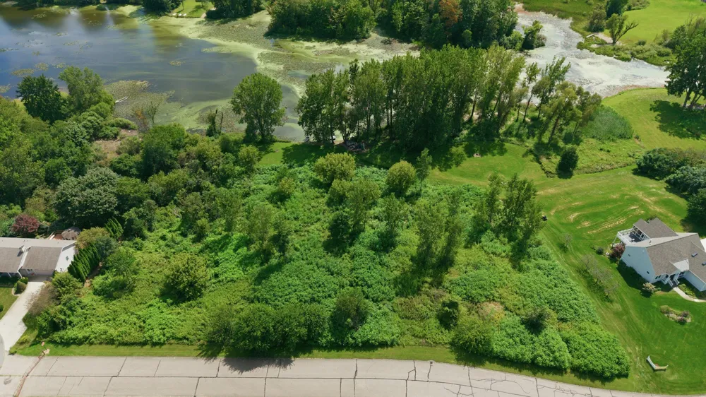 2658 W Lakeland Drive Berrien Springs, MI 49103