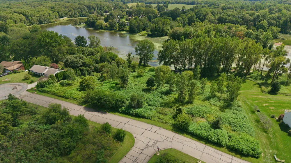 2658 W Lakeland Drive Berrien Springs, MI 49103