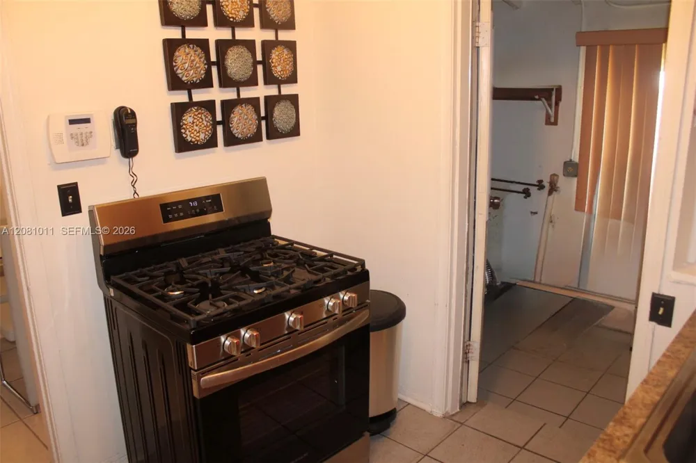 665 NW 50th St Miami, FL 33127