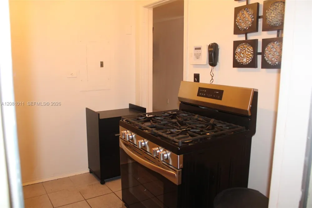 665 NW 50th St Miami, FL 33127