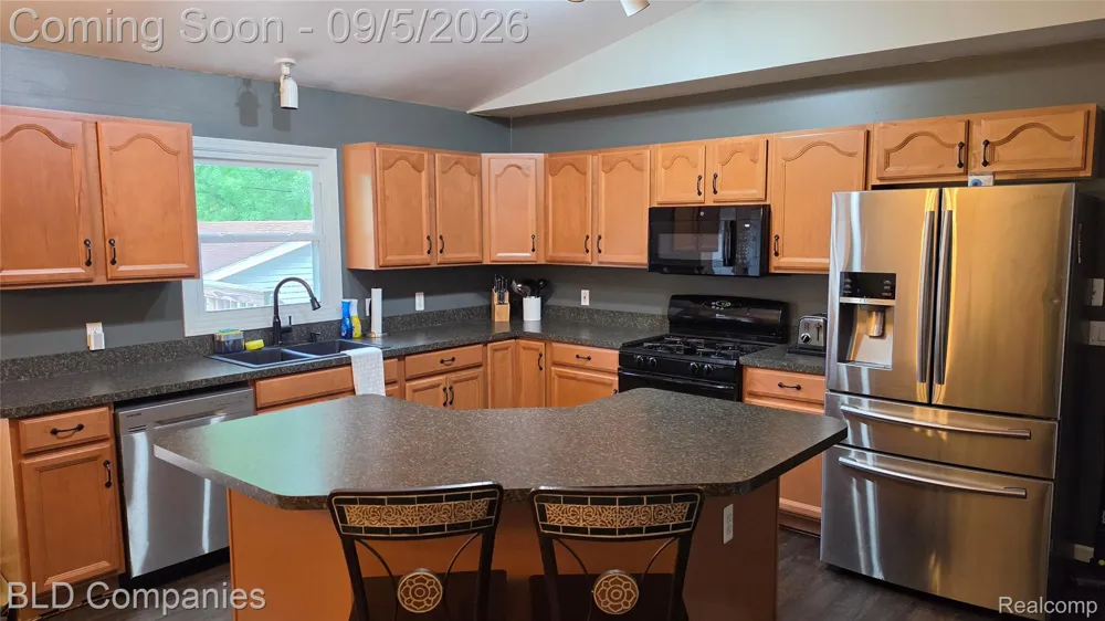 1095 Seabury Drive Orion Charter Township, MI 48362