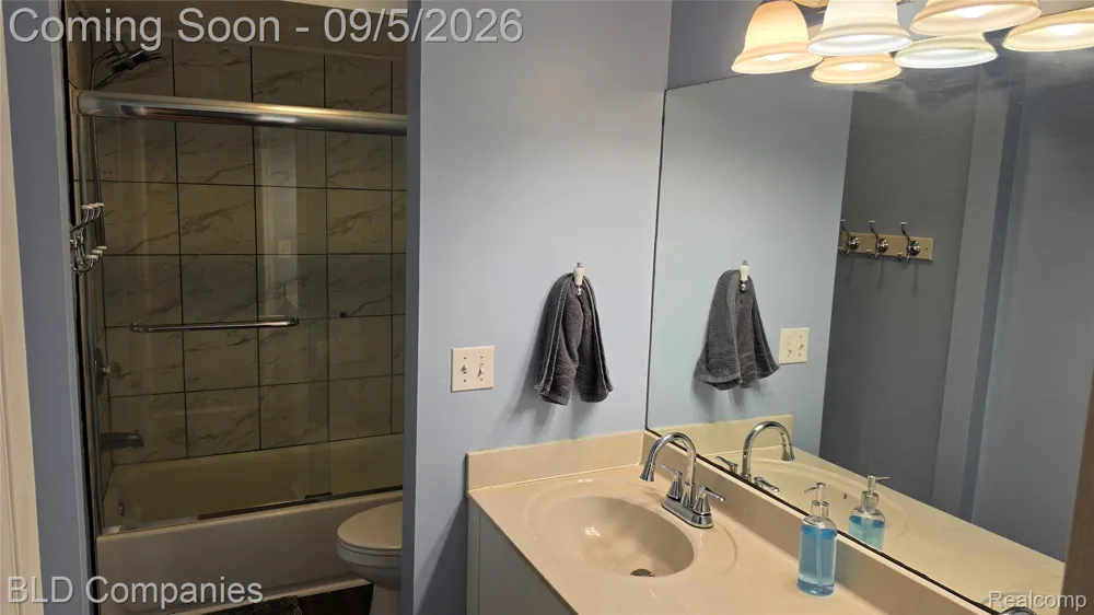 1095 Seabury Drive Orion Charter Township, MI 48362