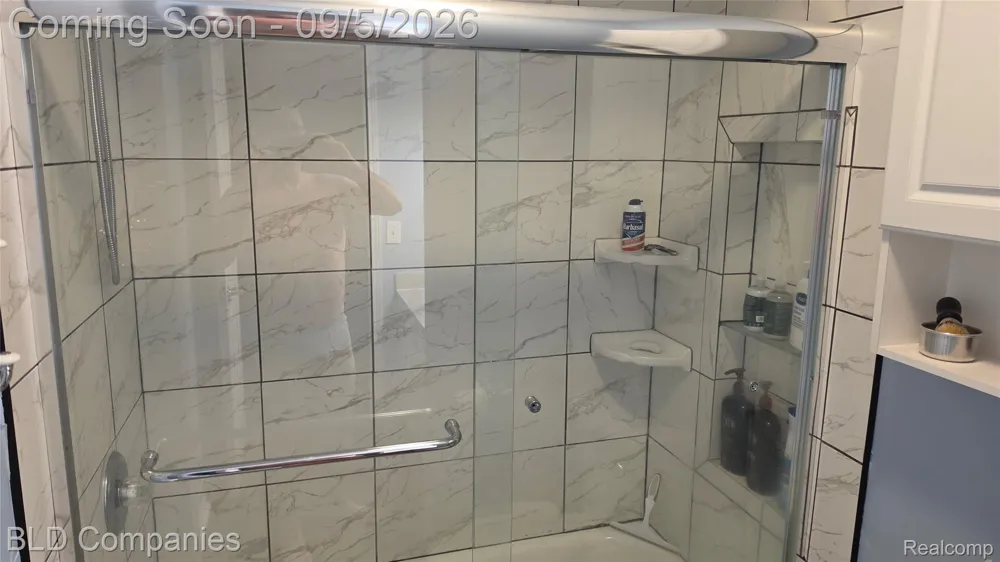 1095 Seabury Drive Orion Charter Township, MI 48362