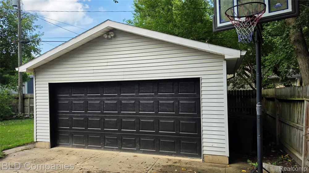 1095 Seabury Drive Orion Charter Township, MI 48362