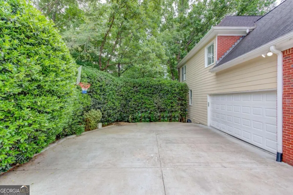 1920 Woods River LN Duluth, GA 30097