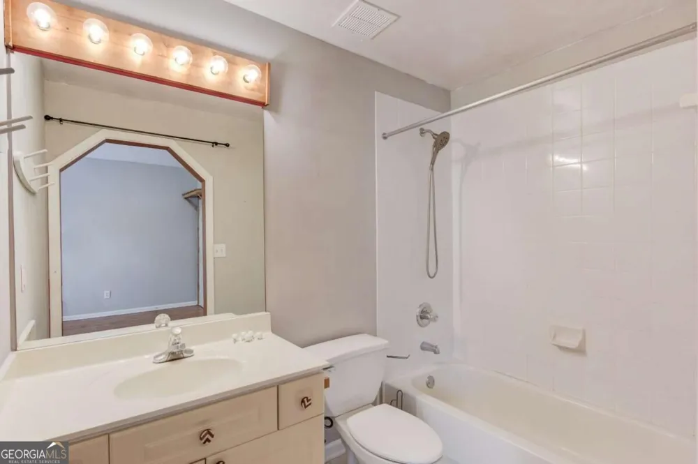 1920 Woods River LN Duluth, GA 30097
