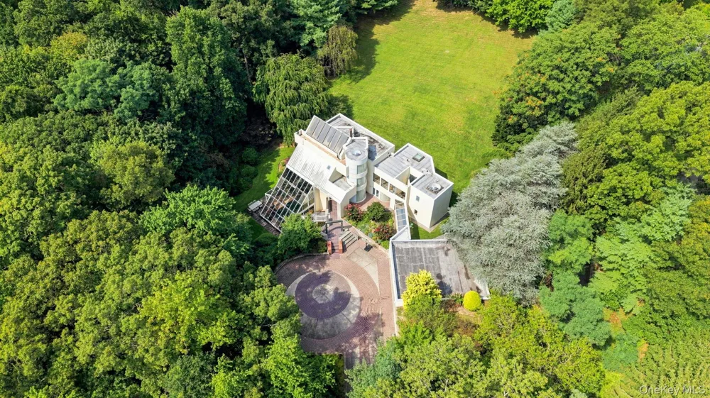 7 Mac Lean Drive Brookville, NY 11545