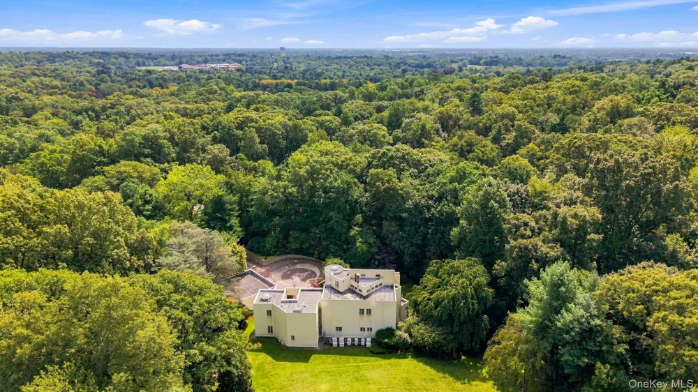 7 Mac Lean Drive Brookville, NY 11545