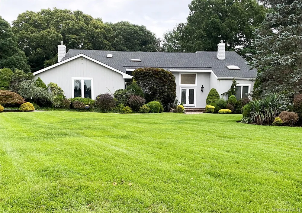 4 Laurelwood Court Dix Hills, NY 11746