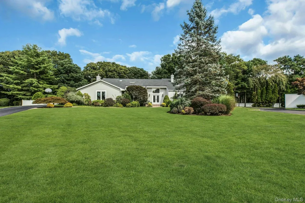4 Laurelwood Court Dix Hills, NY 11746