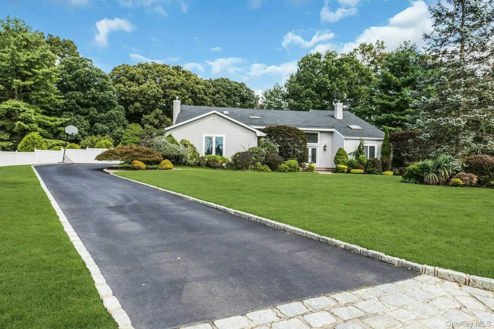 4 Laurelwood Court Dix Hills, NY 11746