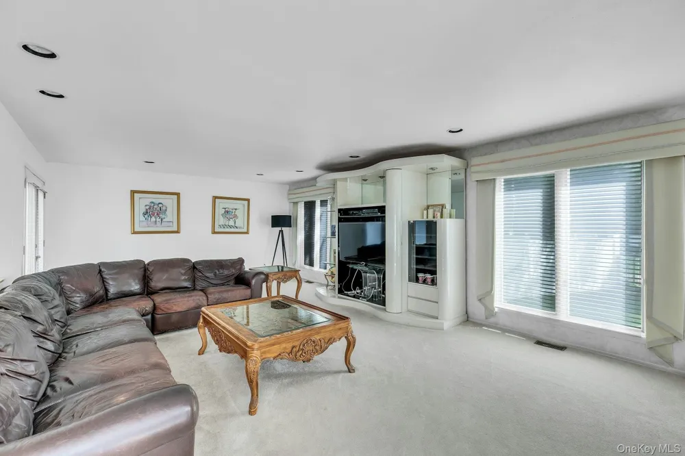 4 Laurelwood Court Dix Hills, NY 11746
