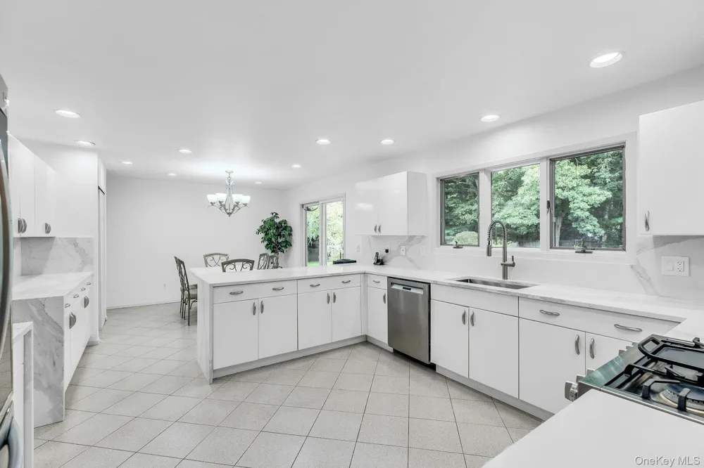 4 Laurelwood Court Dix Hills, NY 11746