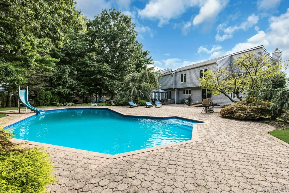 4 Laurelwood Court Dix Hills, NY 11746