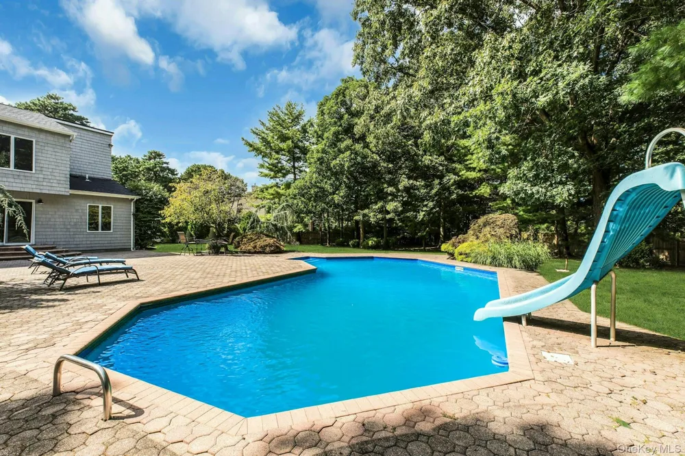 4 Laurelwood Court Dix Hills, NY 11746