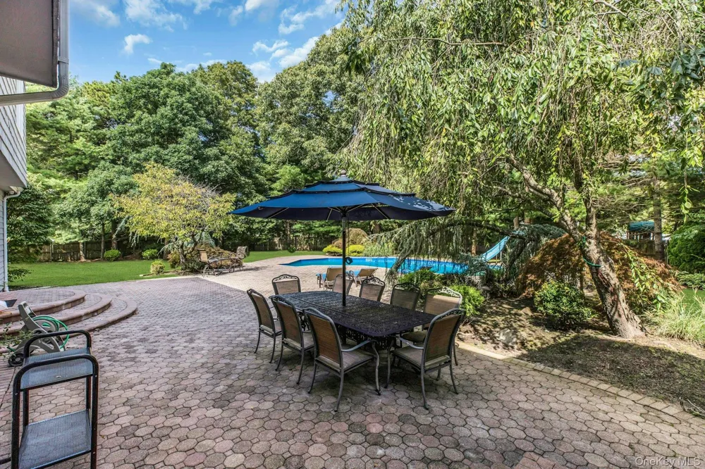 4 Laurelwood Court Dix Hills, NY 11746