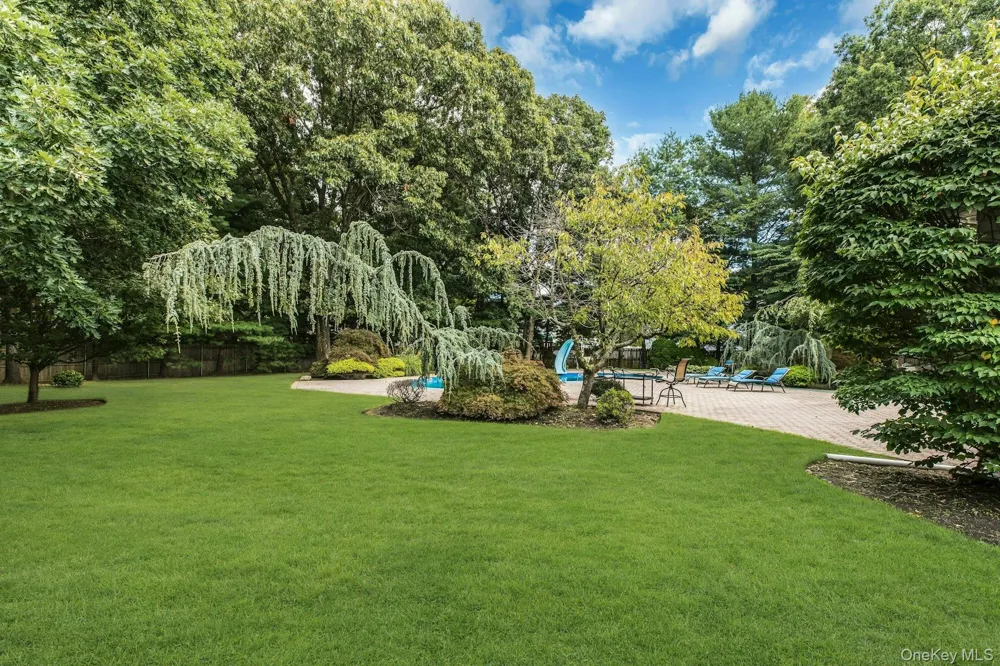 4 Laurelwood Court Dix Hills, NY 11746