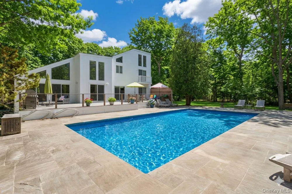 44 Diane Drive East Hampton, NY 11937