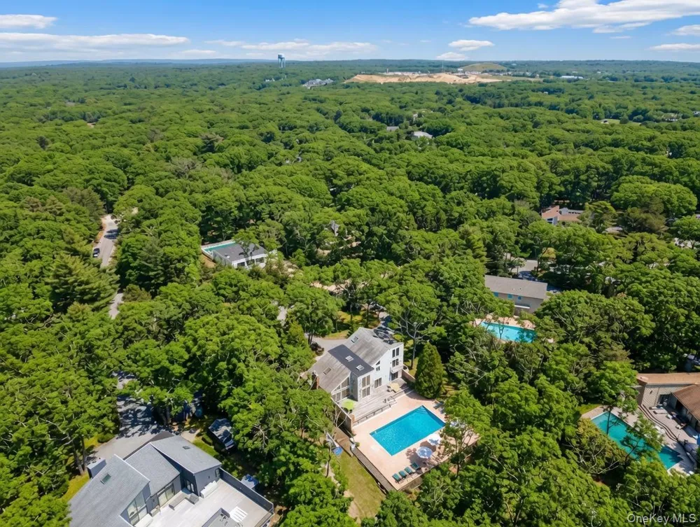 44 Diane Drive East Hampton, NY 11937