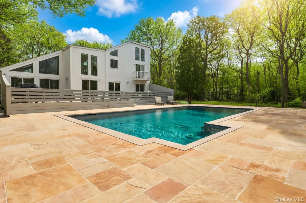 44 Diane Drive East Hampton, NY 11937