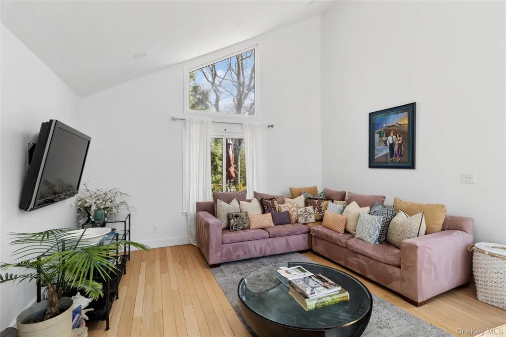 44 Diane Drive East Hampton, NY 11937