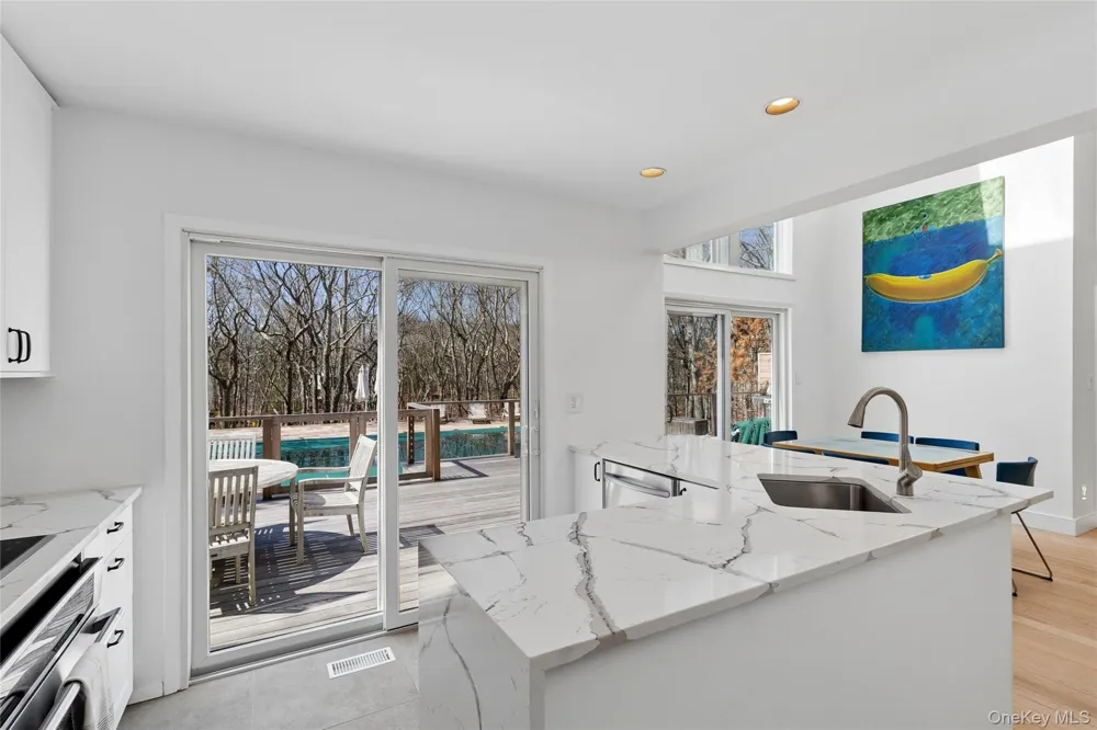 44 Diane Drive East Hampton, NY 11937