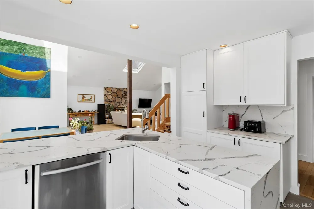 44 Diane Drive East Hampton, NY 11937