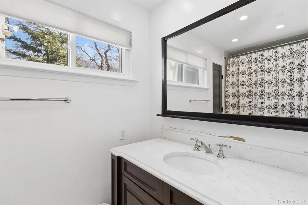 44 Diane Drive East Hampton, NY 11937