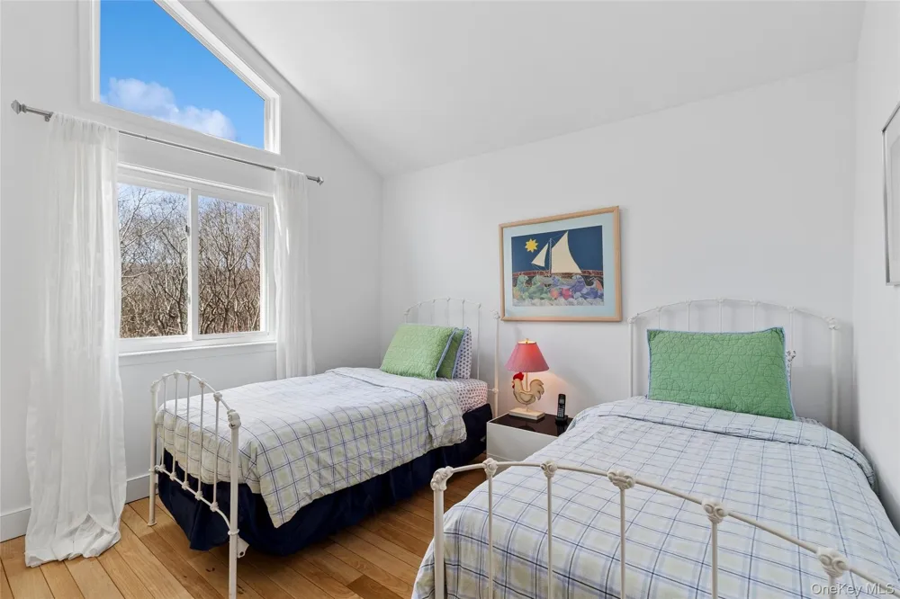 44 Diane Drive East Hampton, NY 11937