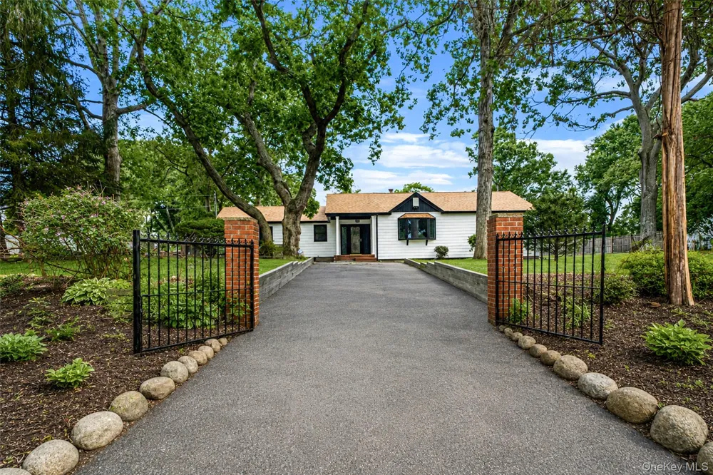 68 Oakdale Avenue Selden, NY 11784