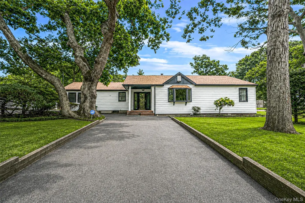 68 Oakdale Avenue Selden, NY 11784