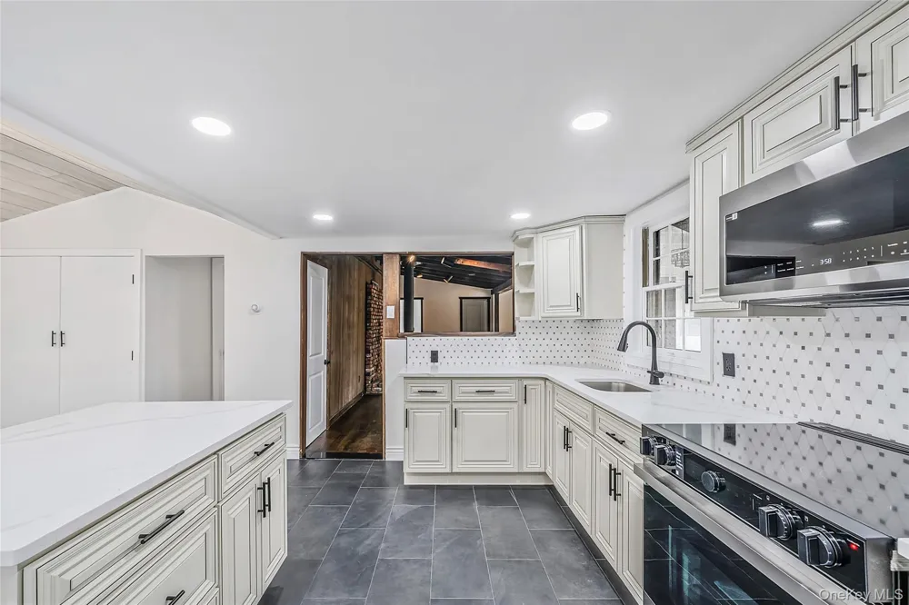 68 Oakdale Avenue Selden, NY 11784