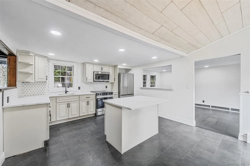 68 Oakdale Avenue Selden, NY 11784