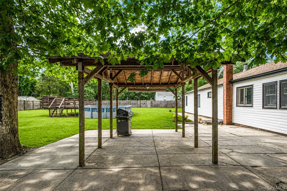 68 Oakdale Avenue Selden, NY 11784