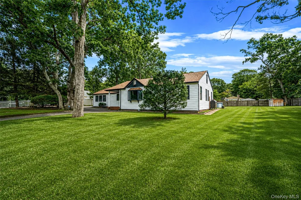68 Oakdale Avenue Selden, NY 11784