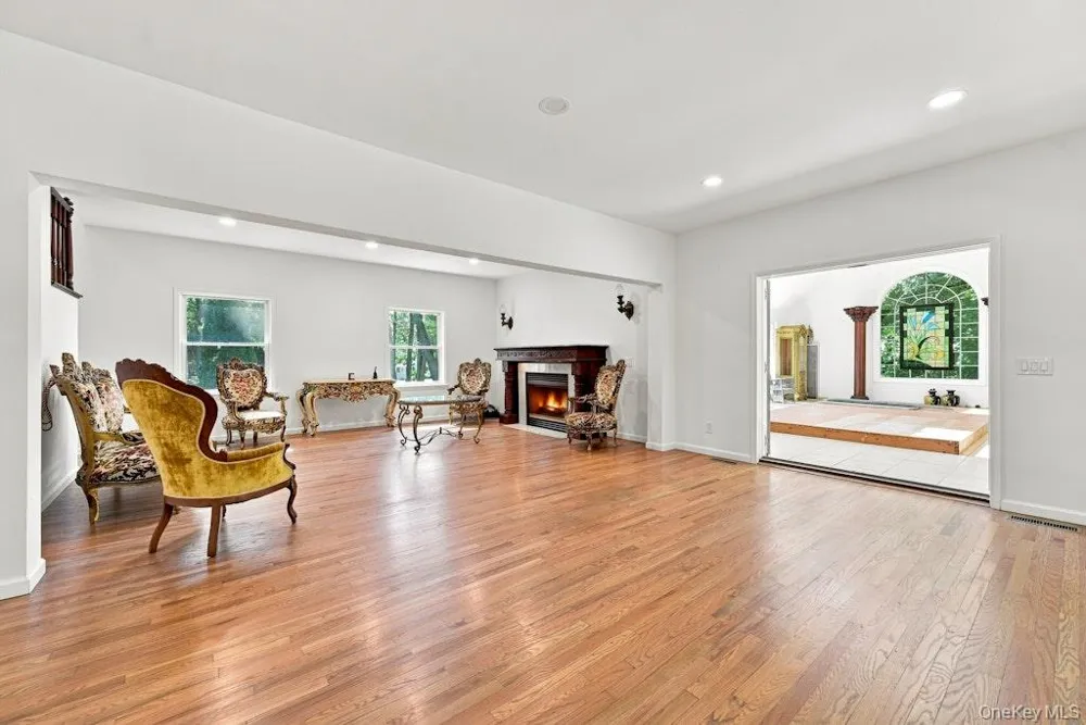 48 Private Road Calverton, NY 11933