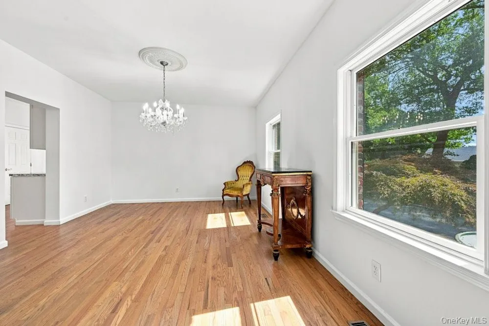 48 Private Road Calverton, NY 11933