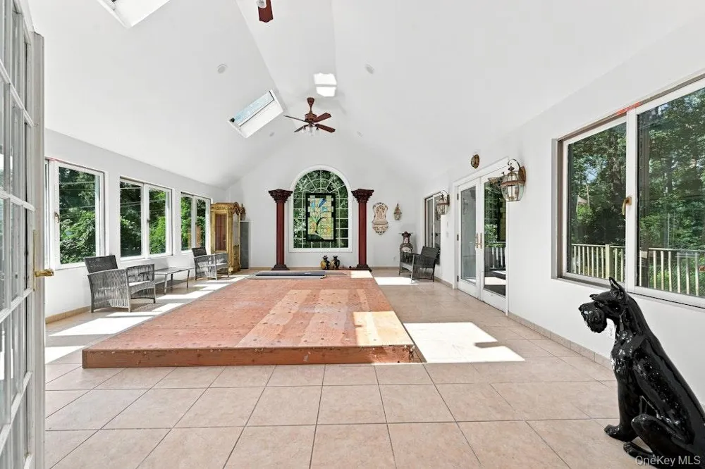 48 Private Road Calverton, NY 11933