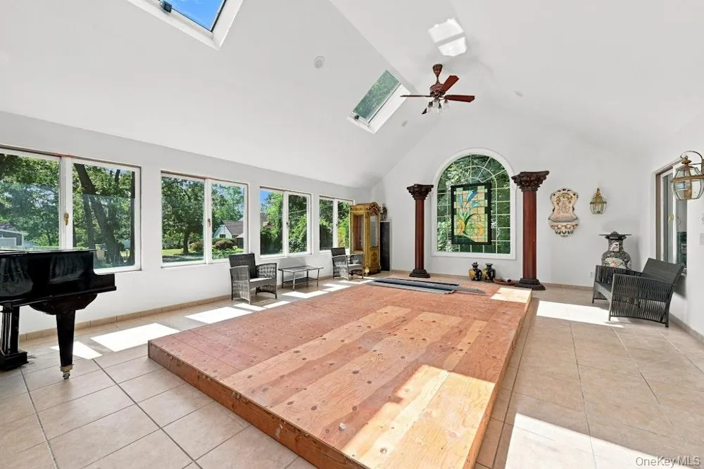 48 Private Road Calverton, NY 11933