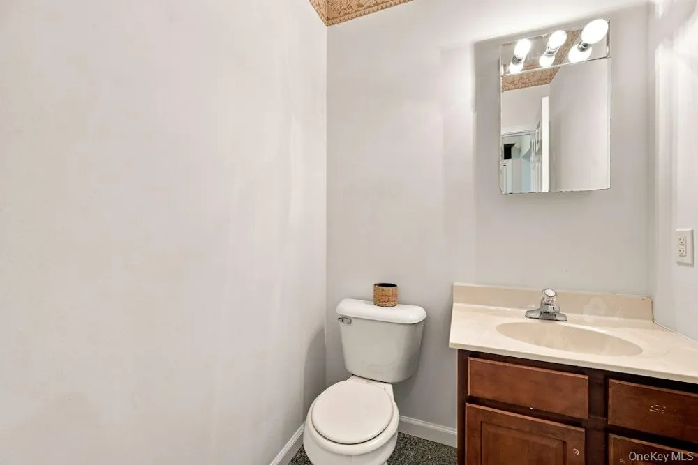 48 Private Road Calverton, NY 11933